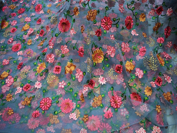 Tissu brodé par filet tissu brodé par Floral gris gris Floral par le tissu indien de yard Saree Crafting cousant des costumes de robe de mariage faisant aac020 Tissu brodé par filet tissu brodé par Floral gris gris Floral par le tissu indien de yard Saree Crafting cousant des costumes de robe de mariage faisant aac020