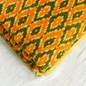 Tessuto di cotone Ikat arancione filato in casa tagliato a misura Indiani Handloom Quilting Donna Bambini Abiti estivi Cuscini