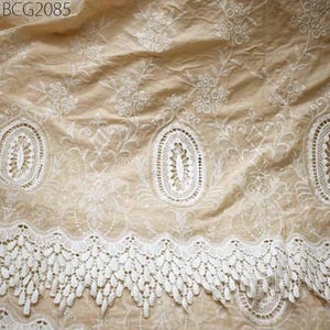 52 '' Tessuto ricamato beige per bambini Abiti da sera estivi Tessuto di cotone indiano tagliato a misura Gonne da cucito Costumi da tavola