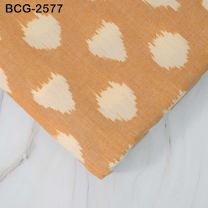 Tessuto di cotone Ikat giallo calendula Tessuto Yardage Handloom venduto tagliato a misura Abiti estivi Home Decor
