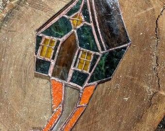 Patrón de vidriera de la casa de Baba Yaga