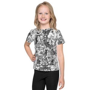 Alice im Wunderland Doodle Map Kids Crew Neck T-Shirt. Lewis Carroll Mad Hatter Cheshire Cat Fantasy Abenteuer Landschaft erkunden