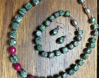 Ruby Zoisite gemstone hand knotted full parure, Faceted Gemstone necklace, bracelet and earrings, Handknotted gemstone bead necklace