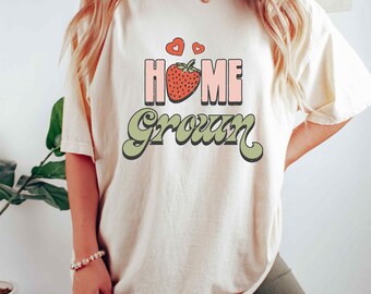 Comfort Colors T-Shirt, Vintage Inspired Strawberry T-Shirt, 70s Fruit Shirt, Home Grown Oversized Vintage T-Shirt, Plant Lady Shirt