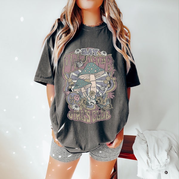 Oversized Mushroom Shirt for Day Dreamer Girls Club, Comfort Colors T-Shirt, Women's Graphic Tees, Retro Shirt, Festival Outfit