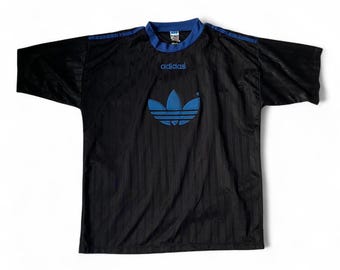 Camiseta vintage de Adidas con logo grande del trébol.