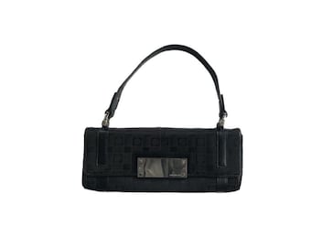 Bolso Karen Millen Y2K: Baguette largo negro con herrajes plateados