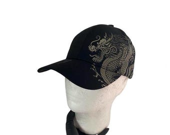 Gorra de dragón Y2k negra y dorada