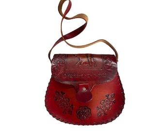 Bolso de mano estilo sillín de cuero español vintage de los años 70, estilo bohemio rojo