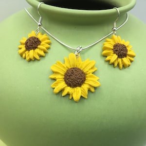 Sunflower dangle earrings summer necklace set flower necklace yellow earrings summer jewellery sunflower necklace flower earrings gardeners