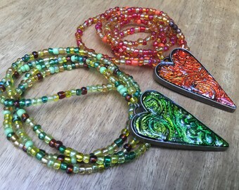 Bright bead necklace UK no clasp necklace chunky heart necklace statement necklace green heart charm necklace iridescent necklace