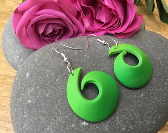 Green lightweight dangle earrings swirl earrings mothers day gift unusual gift woman uk earrings sterling silver