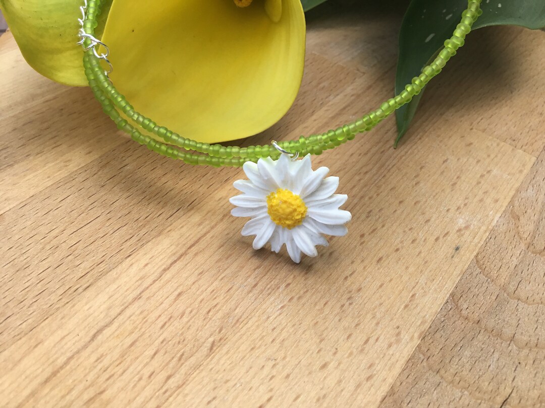 Daisy Charm Necklace Daisy Beaded Necklace Flower Necklace White