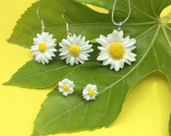 Daisy oorbellen Daisy Dangle Oorbellen bloem oorbellen witte oorbellen zomer juwelen Daisy juwelen bloem oorbellen tuinman cadeau bloemen