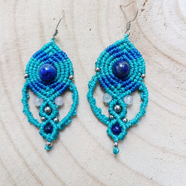 Boucles oreilles en micro-macramé, lapis lazuli