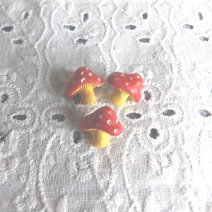 Vintage Hand Painted Mushroom Buttons: Plaster, 1/2 Inch