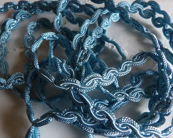 1 Yard Gimp Wave Braid 3/4 Inch Wide Blue