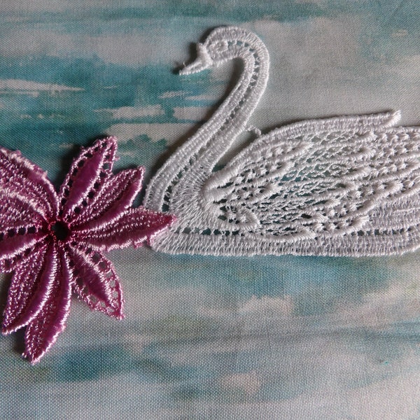 1 Venise Lace Swan Applique White   3" x 4" Large