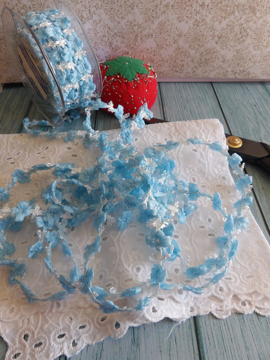 Rococo Ribbon Plate Blue Rococo Ribbon Trim: 1/2