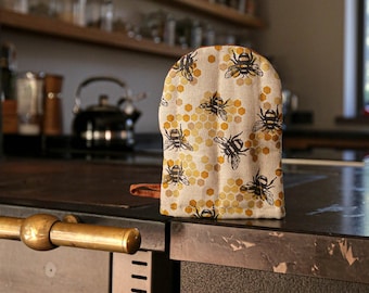 Linen Bee and Honeycomb Pattern Oven Mitt (1 pc), Linen Blend Kitchen Glove, Housewarming Gift Idea, Sustainable Handmade Kitchen Accessory
