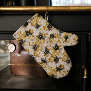 Linen Bees Oven Mitt (1 pc), Cute Kitchen Glove, Sustainable Honeycomb and Bees Oven Mitt, Protective Cooking Glove, Cute Kitchen Accessory