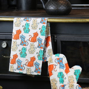 Linen Tea Towel with Colorful Cats, Linen/Cotton Dish Towel, Handmade Kitchen Towel, Cat Pattern Guest/Hand Towel, Cat Lover Gift Idea