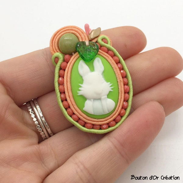 Broche lapin blanc