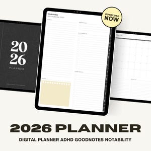 Op de afbeelding: Een digitale 2026-planner weergegeven op drie tablets. De hoofdtablet toont een dagelijkse weergave met secties voor taken en notities. De planner bevat een kalenderweergave en een omslag met "2026 PLANNER" in grote witte tekst. De tekst "DIGITAL PLANNER ADHD GOODNOTES NOTABILITY" is ook opgenomen.