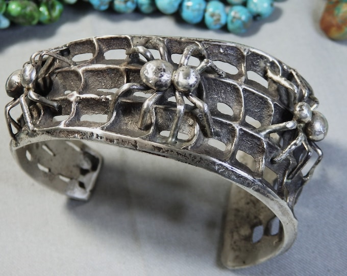 NAVAJO Merle House Tufa Cast STERLING Silver SPIDERS Totem 75g Cuff Bracelet Signed 7"sz