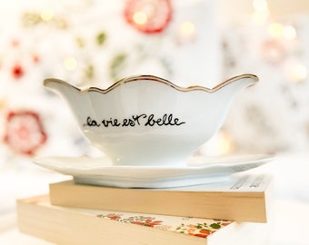 LA VIE est belle - Sauciere, Sauciere mit Spruch, hochdietassen, vintage