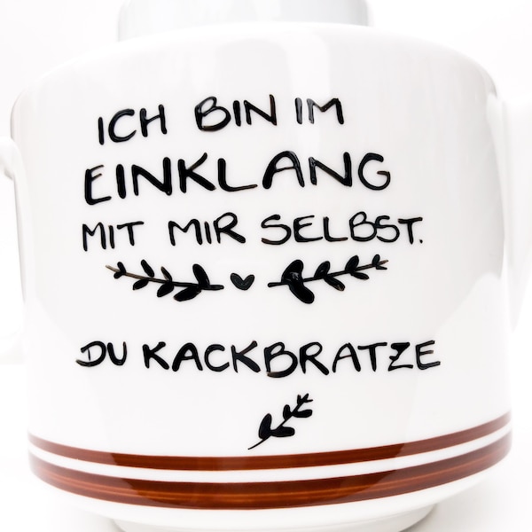 Ich bin im Einklang mit mir selbst. Du Kackbratze. KITSCH TRIFFT FRECHHEIT. vintage Kanne mit Spruch, Kanne Spruch, frecher Spruch, Kanne