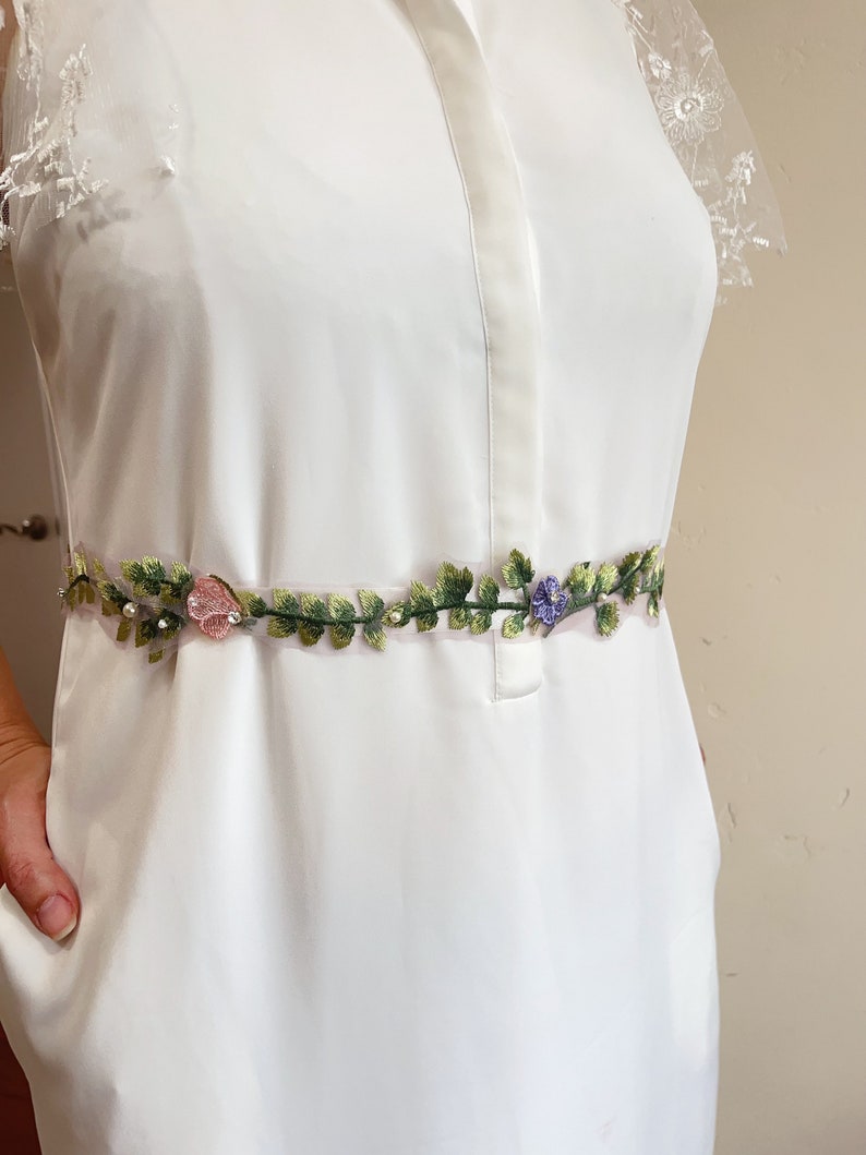 Handgemachte Floral Applikation Brautgürtel: Bestickte Wildblumen Schärpe Bild 6