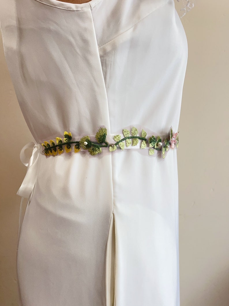 Handgemachte Floral Applikation Brautgürtel: Bestickte Wildblumen Schärpe Bild 9