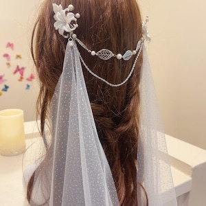 Bridal leaf hair wedding headpiece vintage White floral wedding hair piece Beaded leaf pearls clip chain pearl shinning wedding draped veil