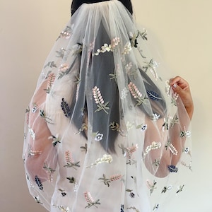 Wildflower veil, Embroidered flower veil Floral wedding veil Unique wedding veil, bridal flower veil, colorful veil,3d flower botanical veil
