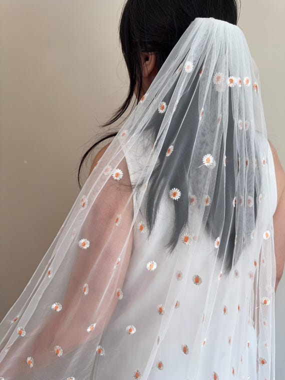 Embroidered Daisy Flower Wedding Veil: White Tulle Boho  display picture 1