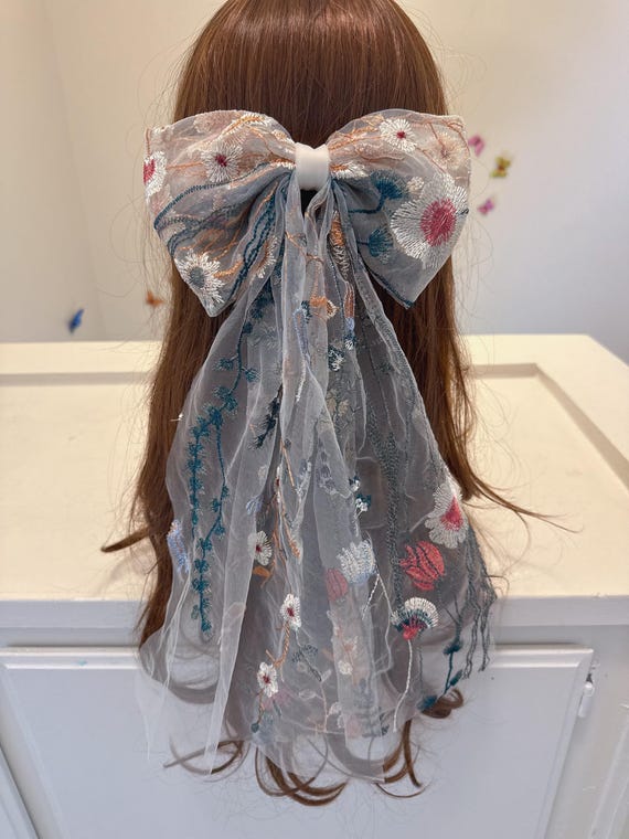 Embroidered Wildflower Bridal Hair Bow – Veil Alternative 