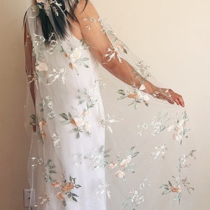 Rose flower veil, Embroidered flower veil, Floral wedding veil, Bridal veil with flowers, Unique wedding veil, white blush leaf bridal veil