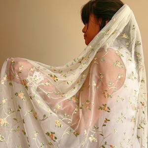 Wildflower beige veil Longer style Embroidered 3d color flower veil Floral blooms wedding veil Bridal veil lace veil Unique vines fall veil