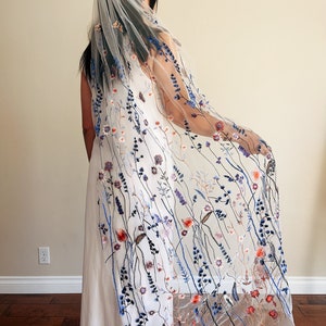 Wildflower veil, blue leaf Embroidered flower veil Floral wedding veil, Bridal veil with flowers, Unique wedding veil colorful bloom veil