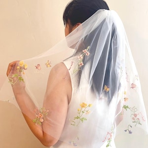 Botanical bridal veil, white wedding veil, Flower wedding veil, Floral bridal veil, Unique bridal veil, Bridal veil comb with floral
