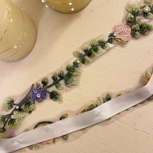 Handgemachte Floral Applikation Brautgürtel: Bestickte Wildblumen Schärpe Bild 3