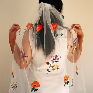 orange 3d flower veil, Embroidered bloom flower veil, Floral white wedding veil white Bridal veil with flowers Unique botanical wedding veil
