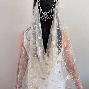 Bridal leaf hair wedding headpiece vintage White floral wedding hair piece Beaded leaf pearls clip chain pearl shinning wedding draped veil
