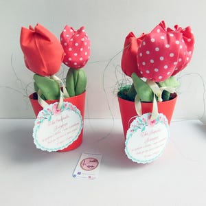 Tulipanes de lunares naranjas y coral en un soporte, Tulipanes en una maceta de cartón, Ramo de tulipanes de tela, Regalo del Día de la Madre, Decoración con flores de algodón