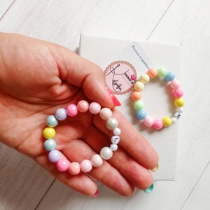 Pulsera infantil colorida, Pulsera elástica personalizada con primera letra, Pulseras de colores para niñas, Pulsera inicial para niñas
