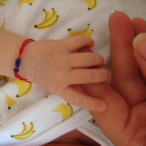 Bracelet protection bébé, bracelet rouge pour bébé, bracelet de perles bébé, bracelet bleu bébé, porte-bonheur, bracelet ficelle rouge, amulette nouveau-né