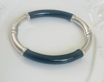 Vintage Milor Italy 925 silver hinged bangle with Black enamel-Measures 7” inside- oval shaped-weight 17.3g