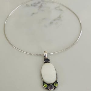 925 sterling silver vintage 20” necklace with Mother of pearl pendant-pre owned-weight 18.12g