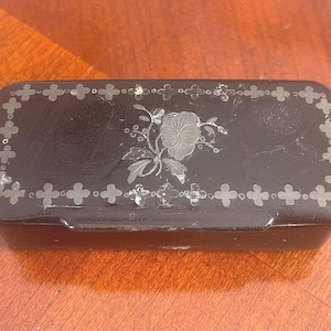 Vintage papier mache box with flower design- measures 3” x 1 1/4” and 3/4” deep. shows wear-see all pics